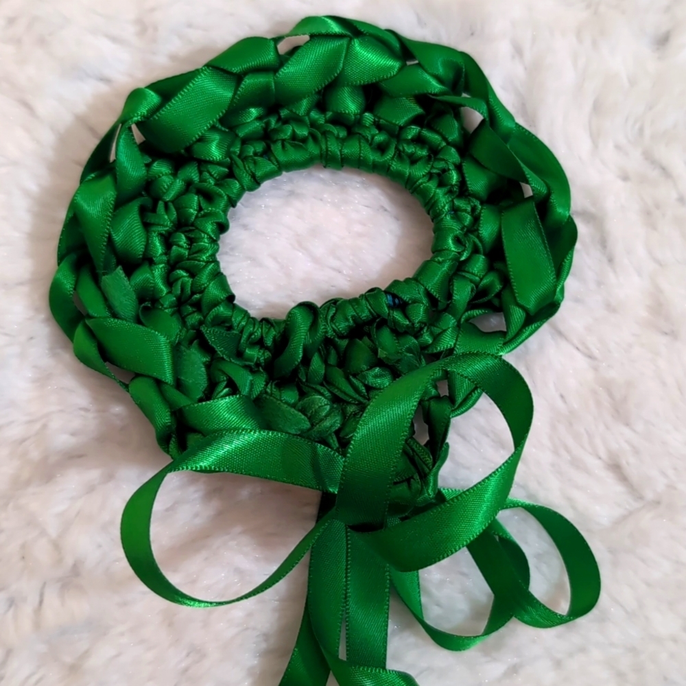 NWOT Handmade Green Ribbon Scrunchy With Bow and Curly Trail